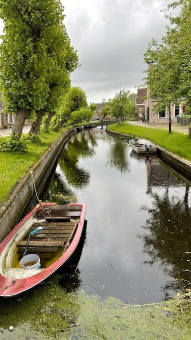 PUUR Eastermar - monumentaal, authentiek en luxe koetshuis aan open vaarwater met jacuzzi Oostermeer Buitenkant foto